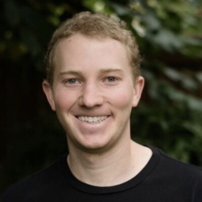 Simon Kaufman headshot