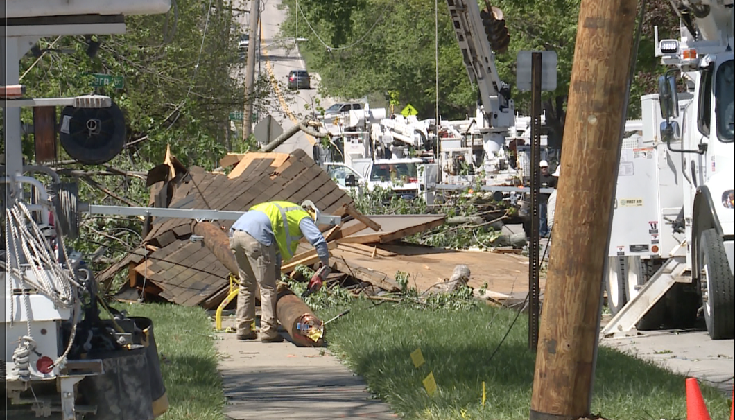 Belton crews work to restore power