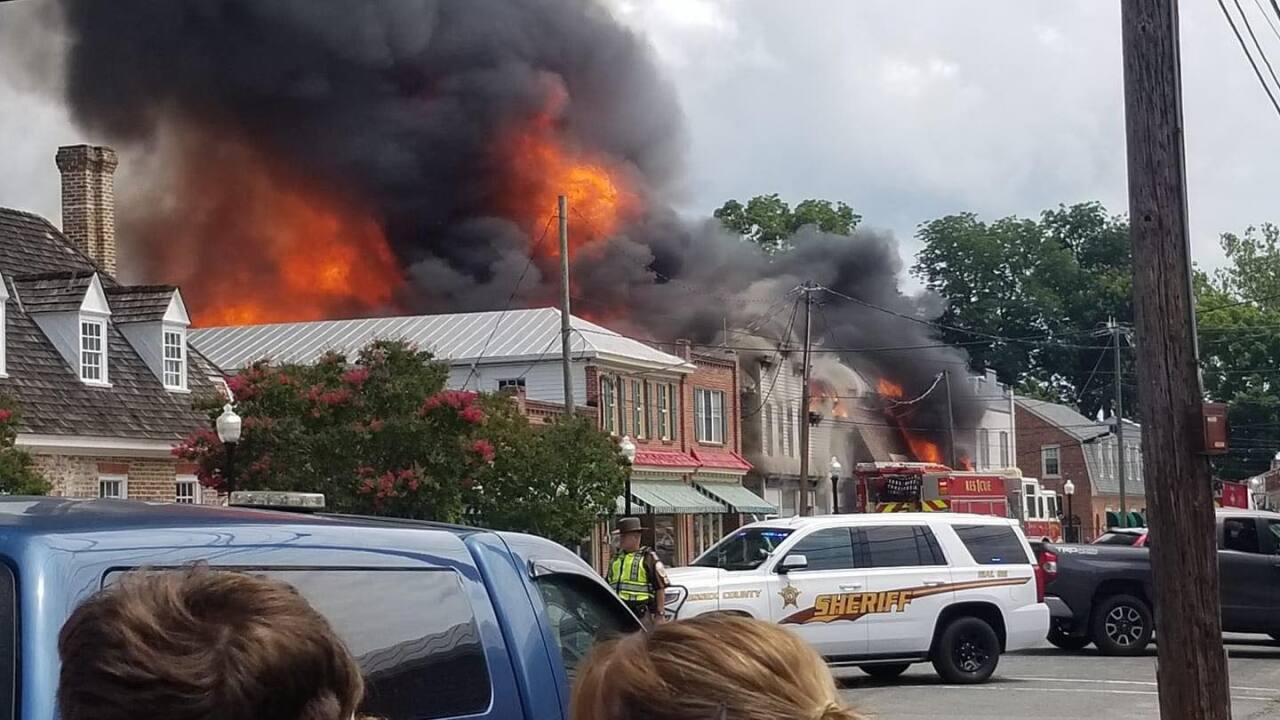 Tappahannock Fire 01 Cindy Bell Pitts.jpg