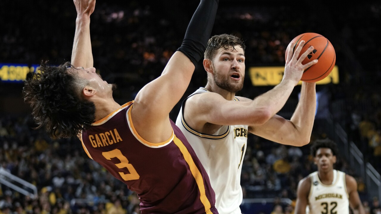 FILE Hunter Dickinson Minnesota Michigan Basketball