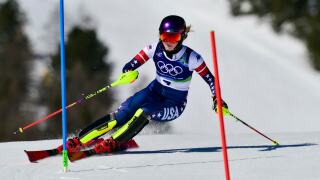 Mikaela Shiffrin jumps out to commanding lead in women's slalom