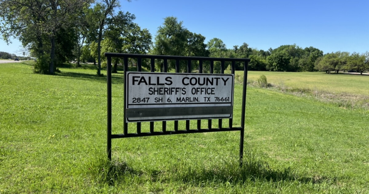 Protesters rally in front of Falls County SO, hoping to gain Lopez's attention - Vimarsana News