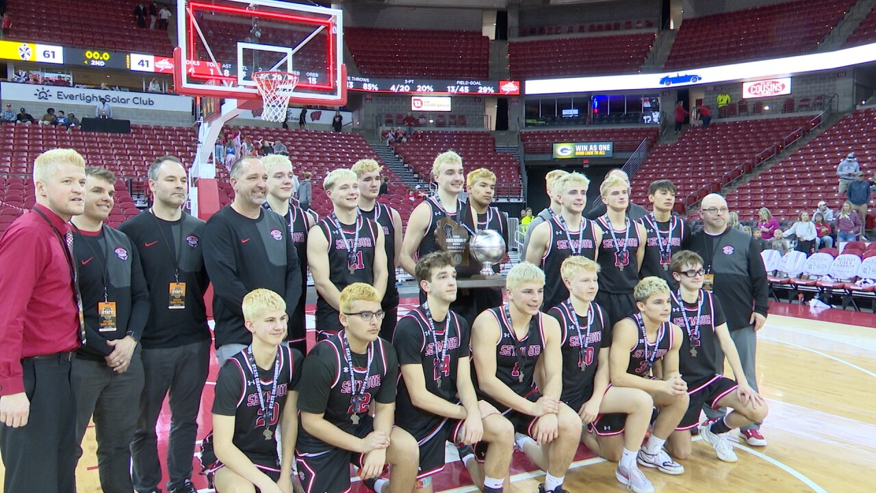 Seymour boys basketball ends terrific season with a silver ball