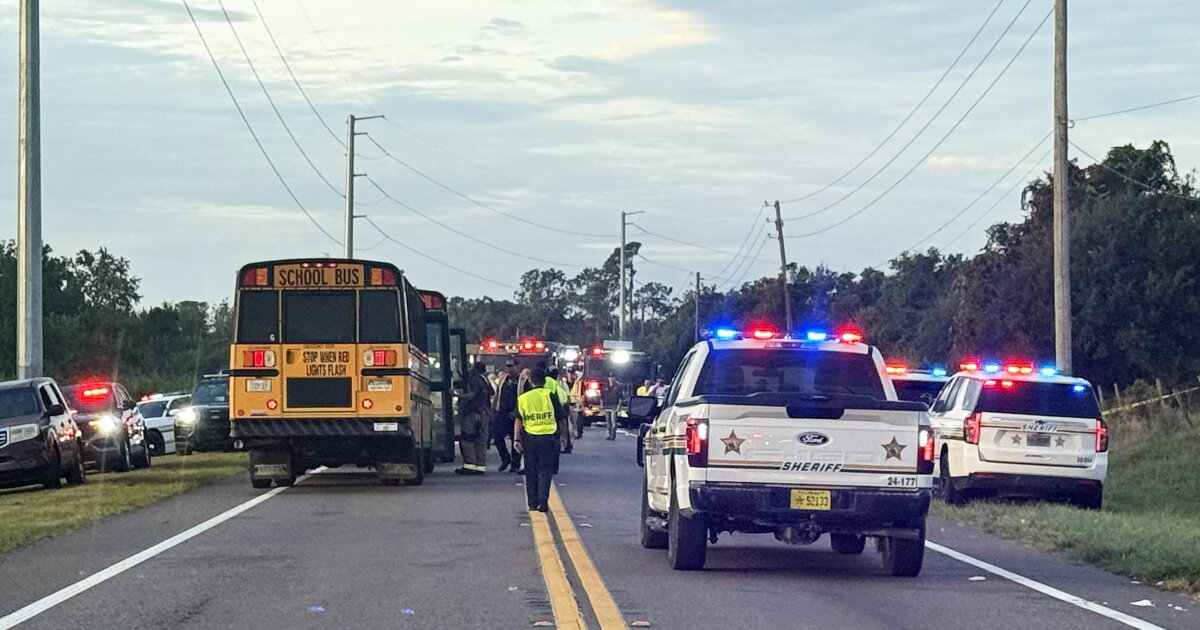 Zwei Tote, darunter ein Schüler, bei Schulbusunfall in Florida ...