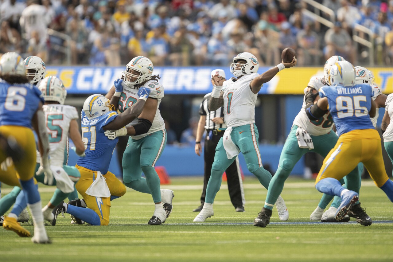 Miami Dolphins QB Tua Tagovailoa throws pass at Los Angeles Chargers, Sept. 10, 2023