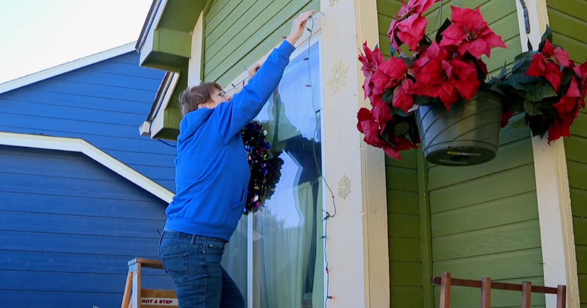 More Colorado Springs homeowners scaling down holiday decorations this year - Vimarsana News