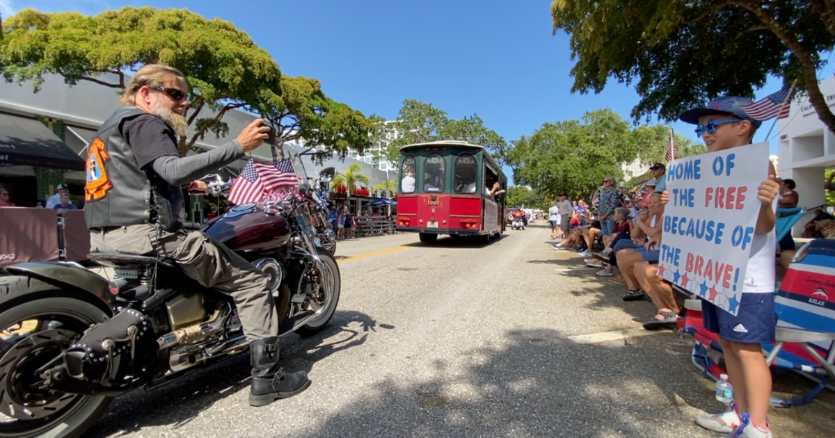 Sarasota honors fallen with Memorial Day Parade