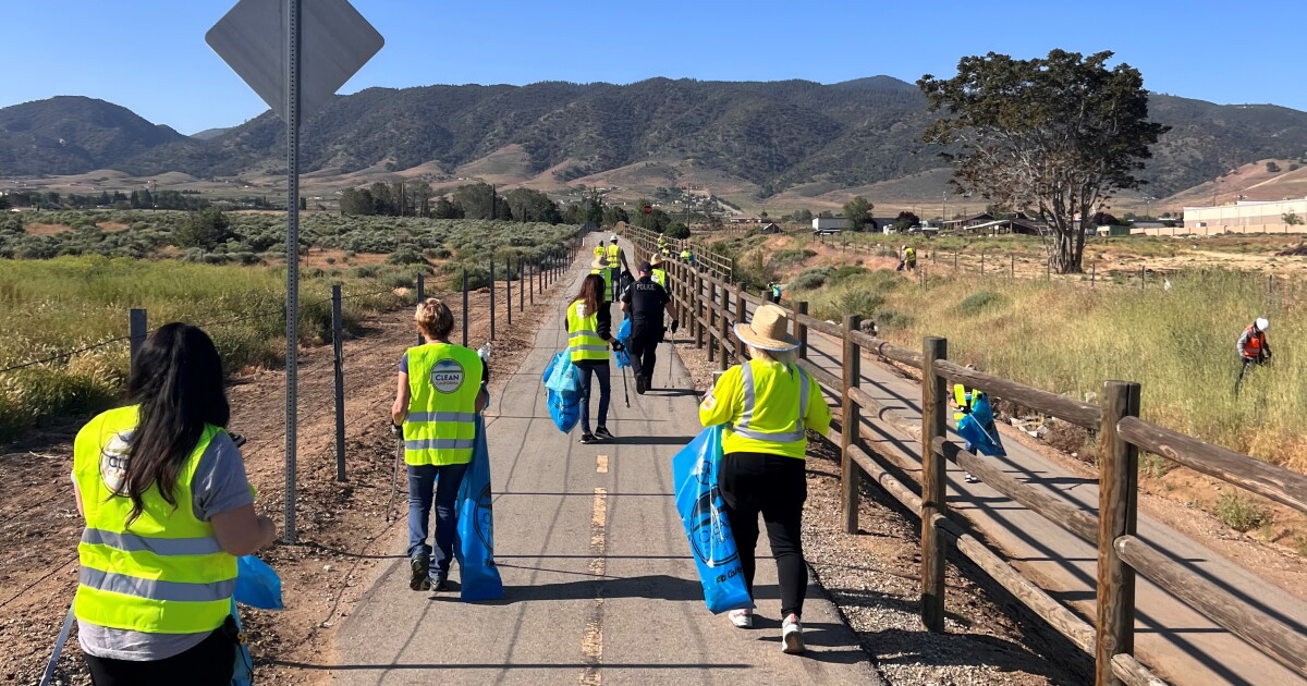 Tehachapi holds rescheduled Earth Day event, removes 460 pounds of litter - Vimarsana News