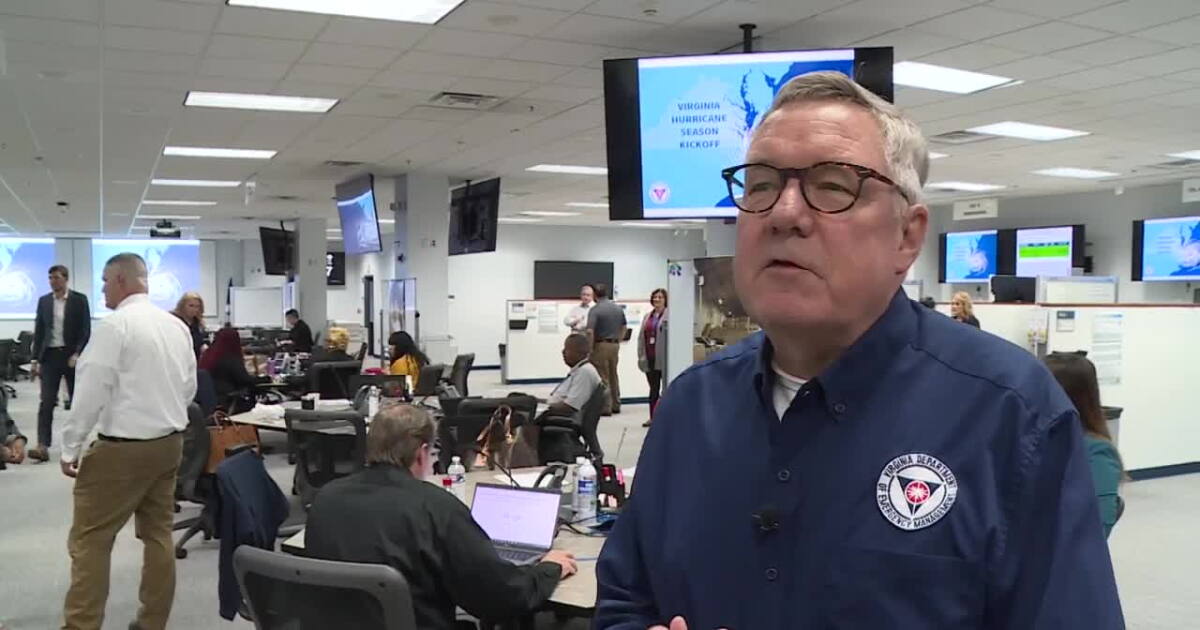 When hurricanes threaten, he's helps make the call to evacuate - Vimarsana News