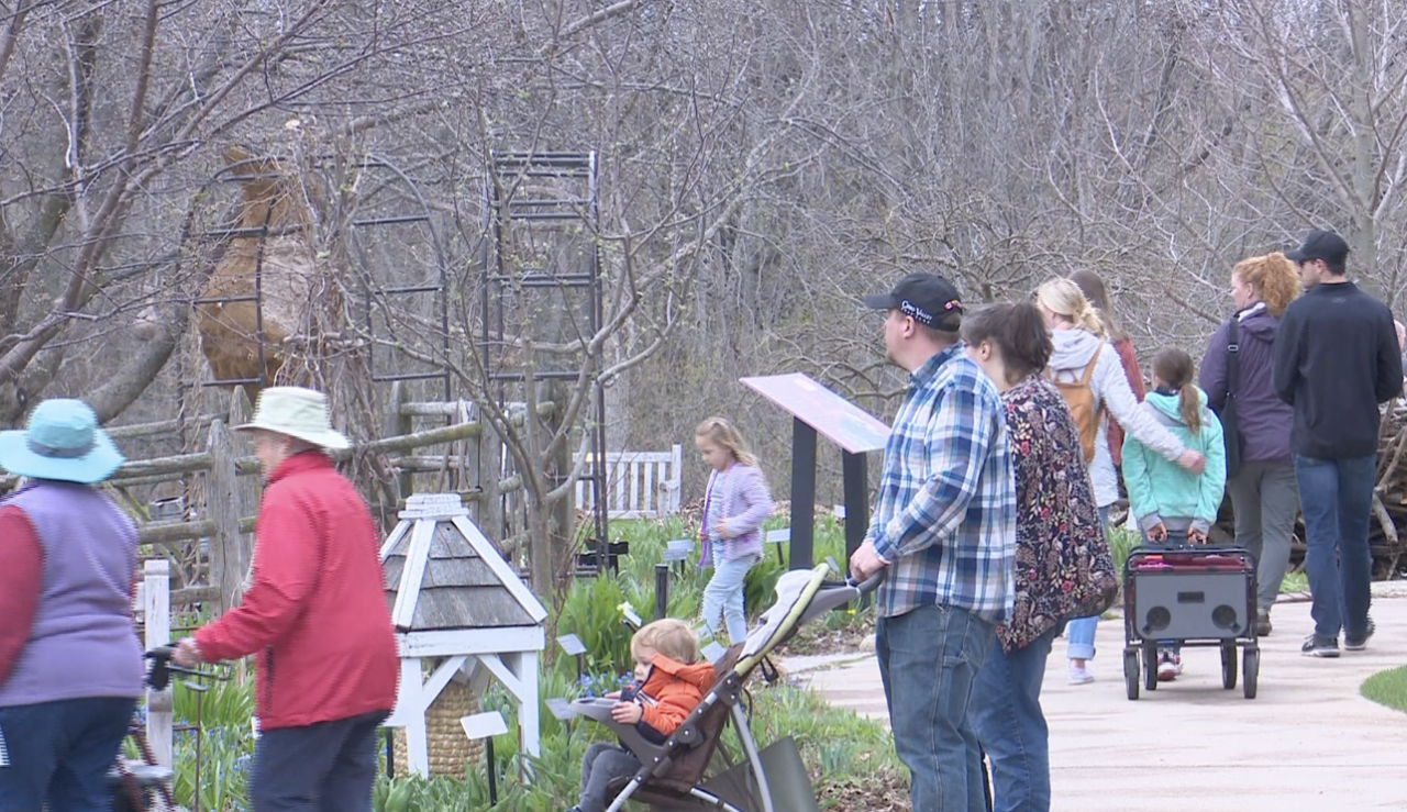 Honoring Mom: Families celebrate Mother's Day at the Green Bay Botanical Gardens
