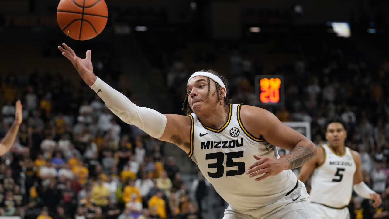 Mizzou rebounds from loss with 6850 win over SIUE