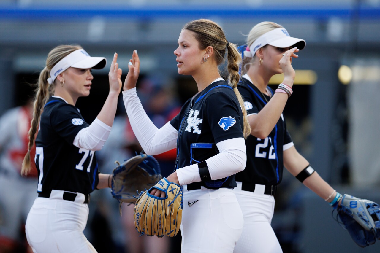 Sarah Haendiges and Maddy Clark vs. Dayton