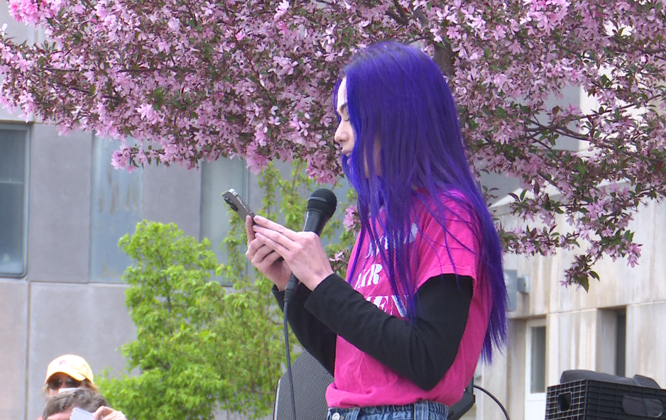 Roe V. Wade: Green Bay protestors rally for abortion rights