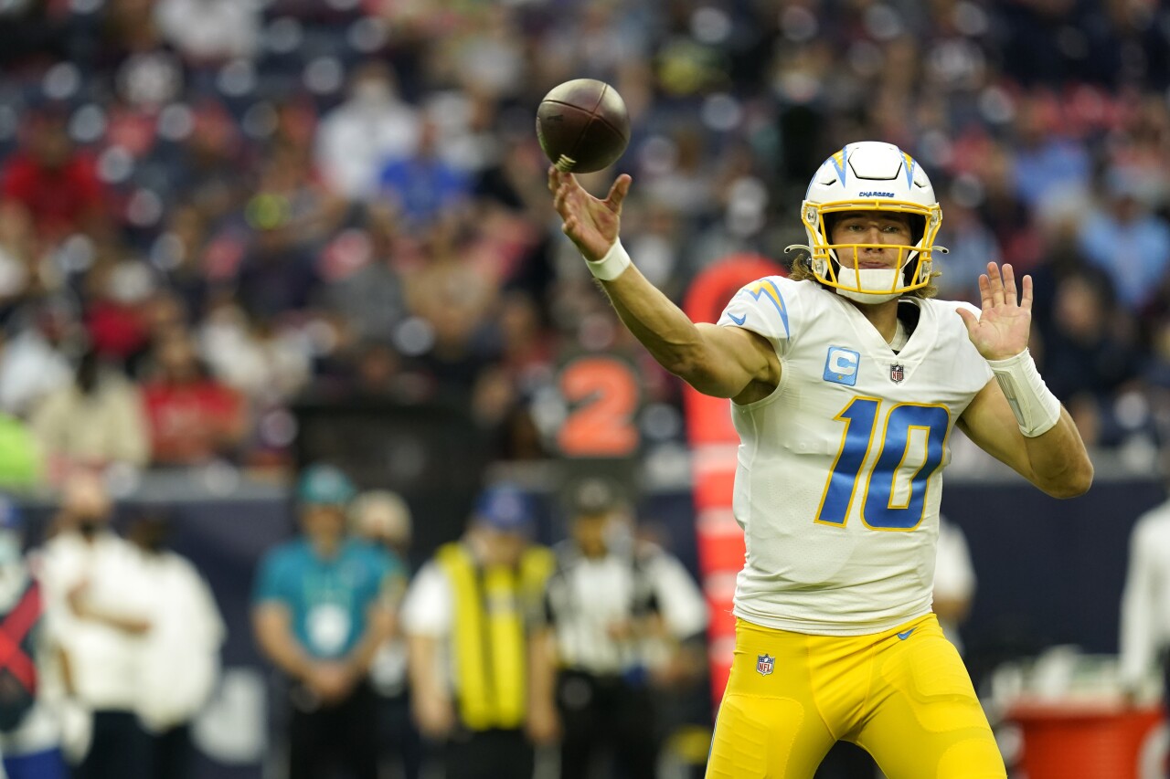 Los Angeles Chargers QB Justin Herbert throws at Houston Texans, Dec. 26, 2021