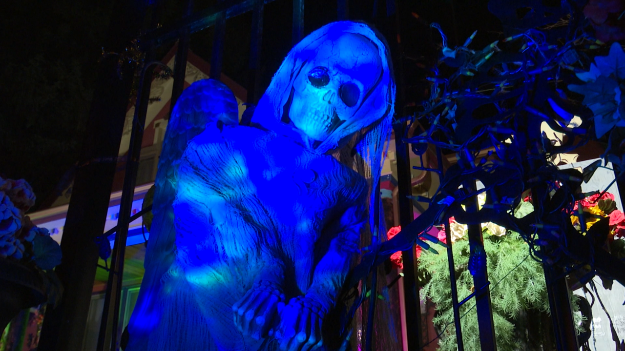 Helena home goes all out for Halloween decorations