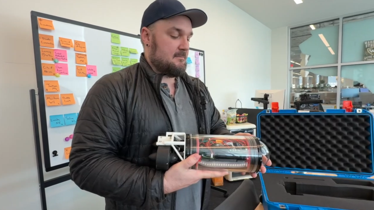 Детройтский стартап Motmot запустил пилот ИИ-робота MotBot для инспекции водопроводных труб: автономный подводный аппарат снижает затраты на 85%