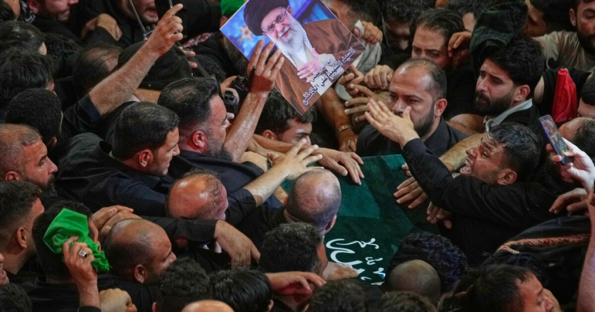 Το Ιράν εκτοξεύει πυραύλους σε κράτη του Κόλπου μετά από νέες επιθέσεις των ΗΠΑ