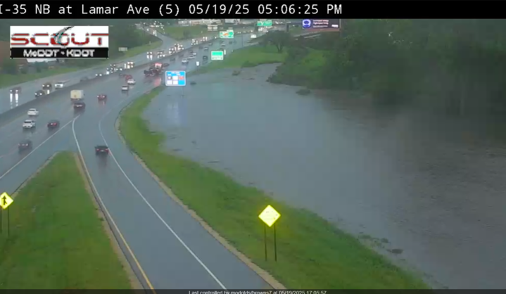 Interstate 35 at Lamar Avenue.png
