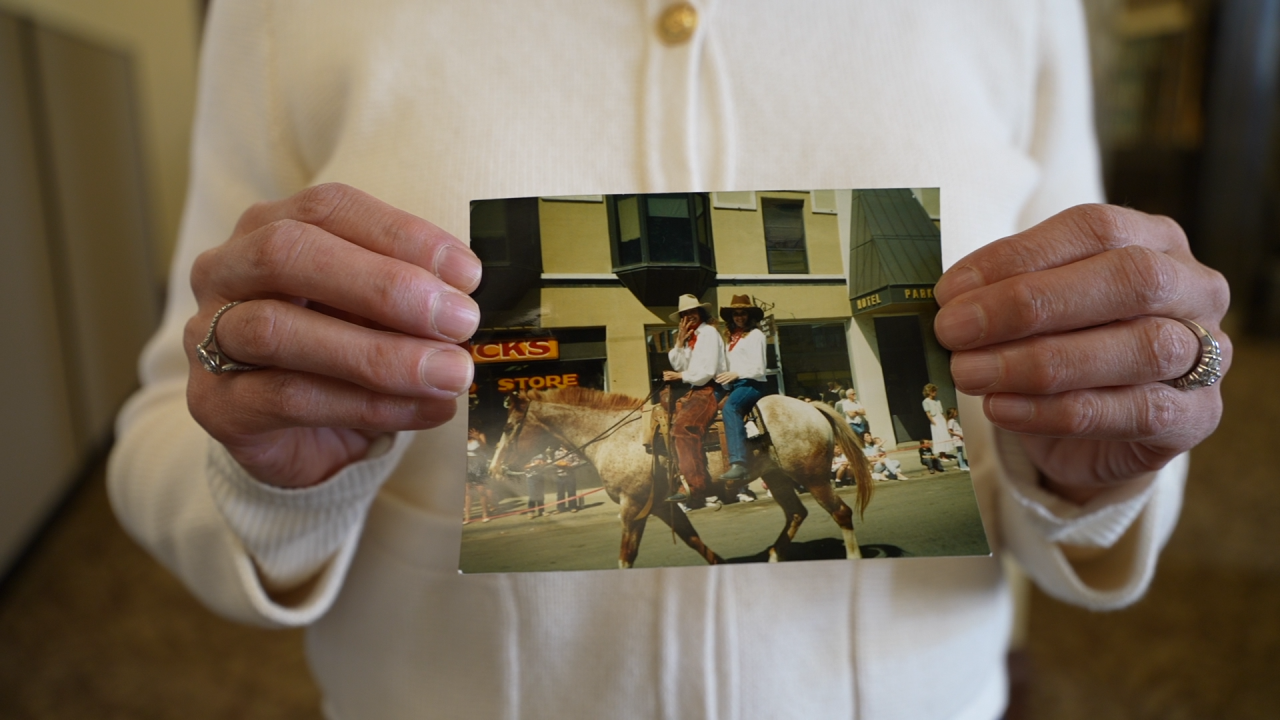 Picture of Secretary of State Christi Jacobsen riding on her horse in the parade