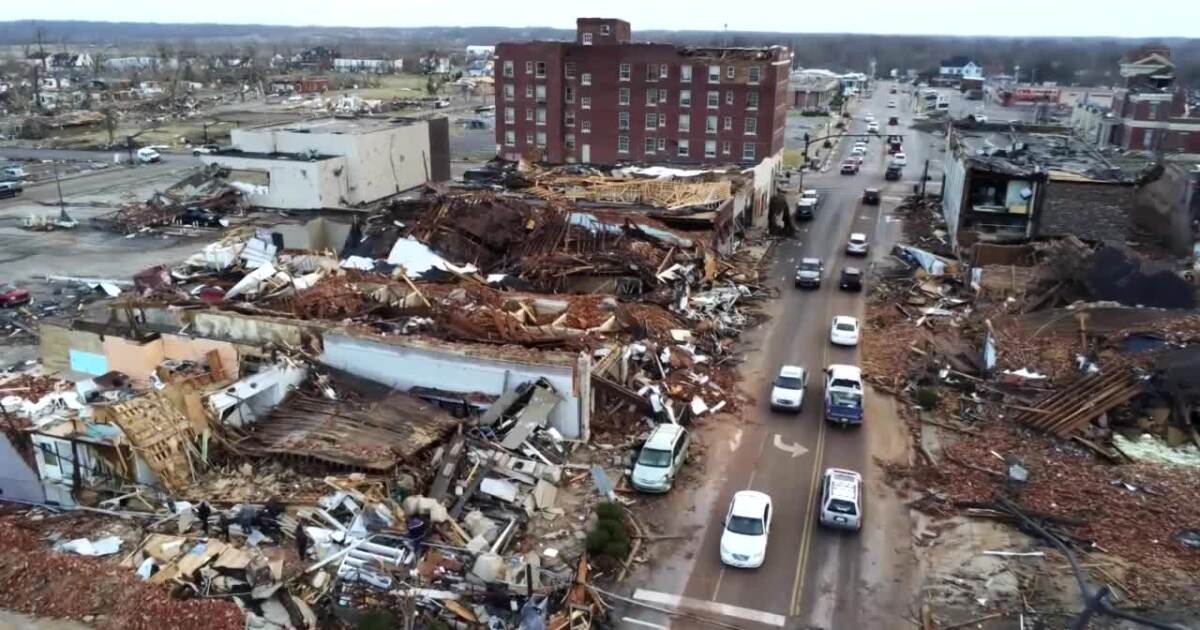 Kentucky governor Tornado on ground for more than 200 miles
