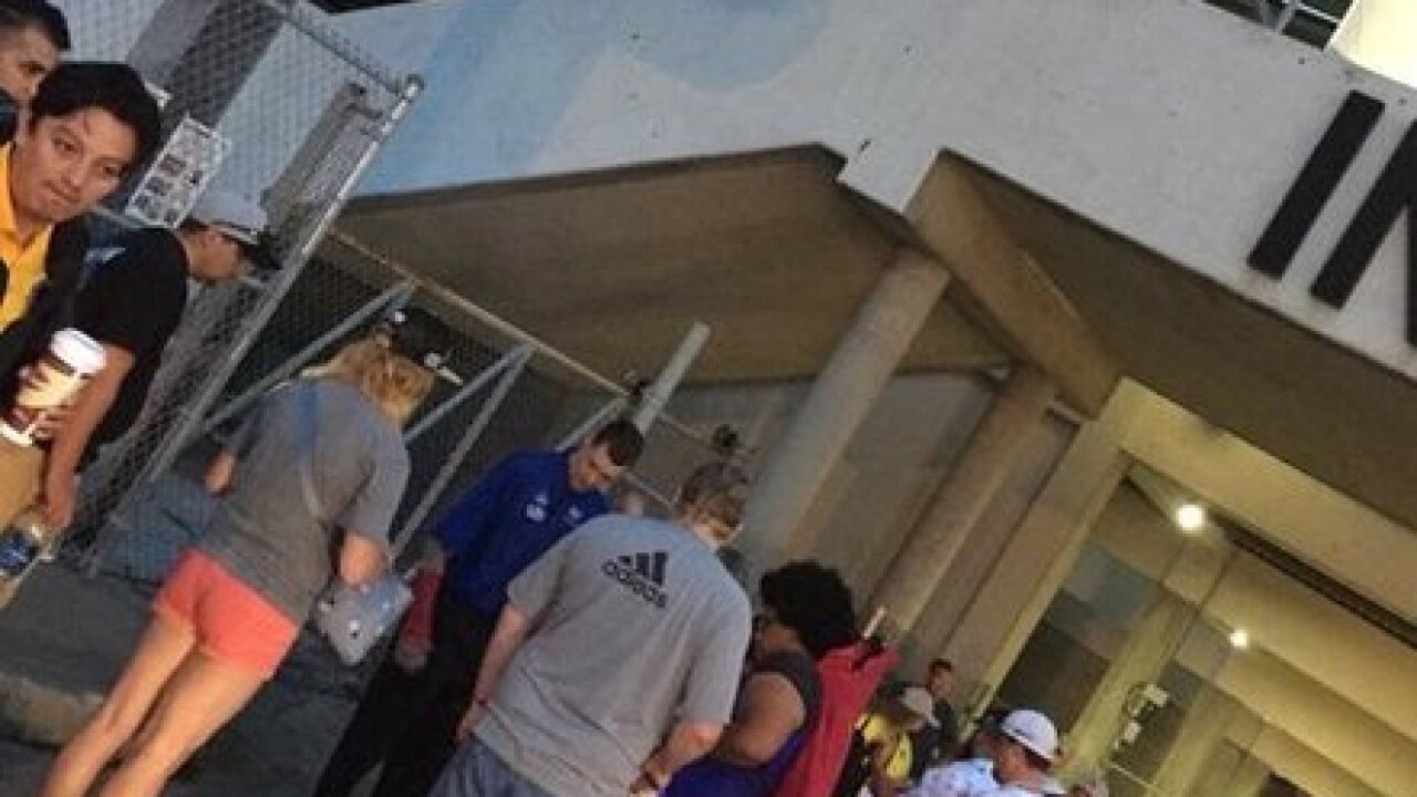 PHOTOS: Early risers ready for the race