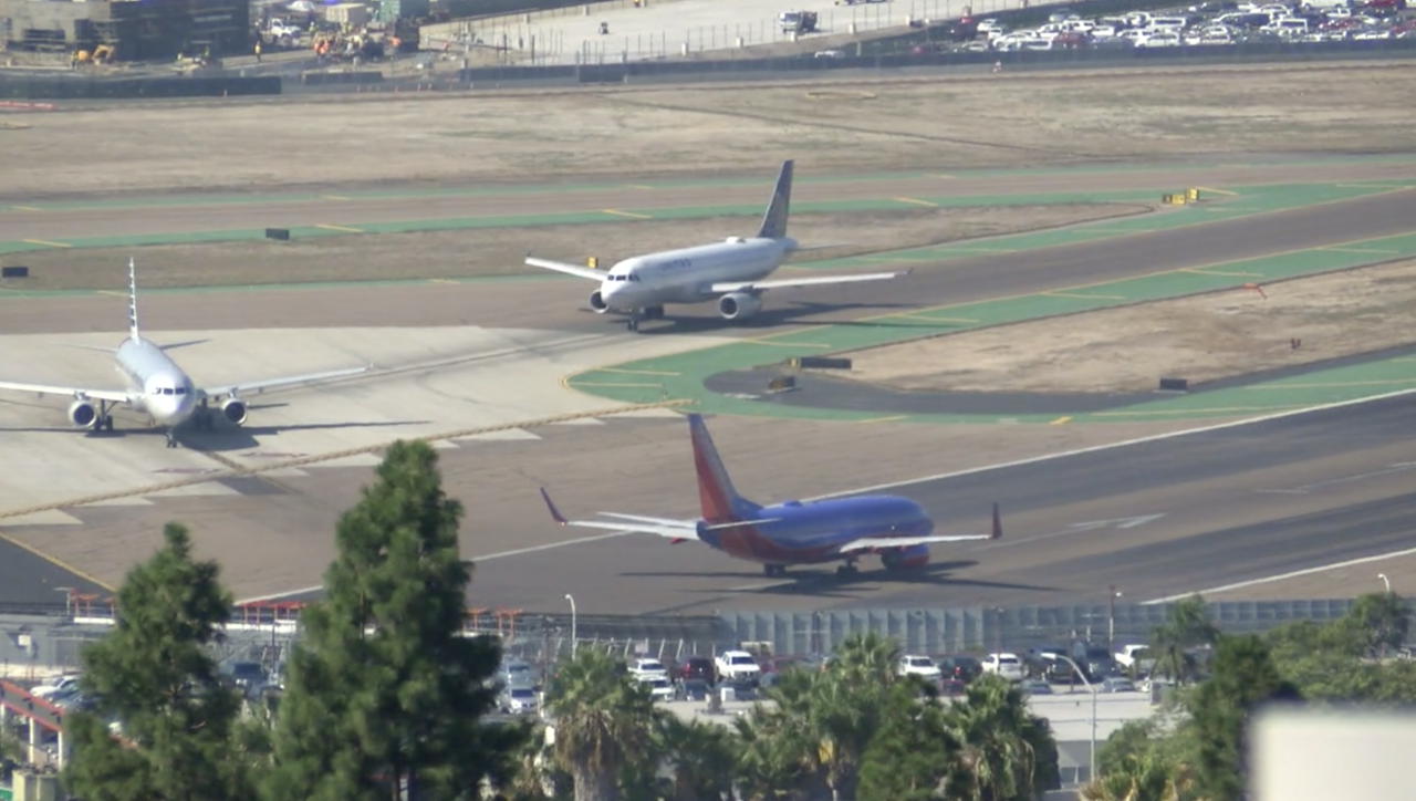 san diego international airport planes.png
