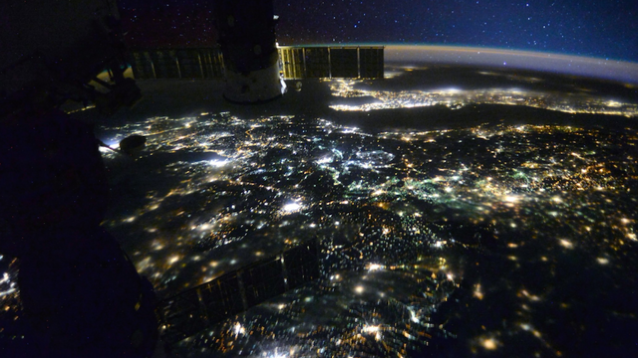 35 great photos from Scott Kelly's year in space