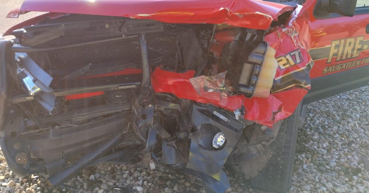 EMS vehicle and pickup collide near Saugatuck - Vimarsana News