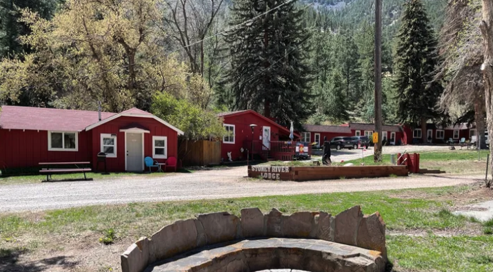 Joshua King Stone River Loge.png