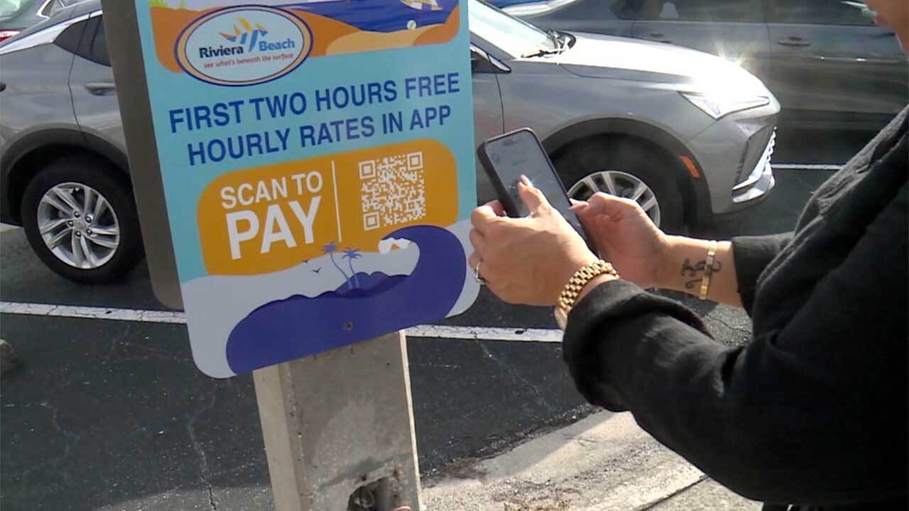 Riviera Beach paid parking sign