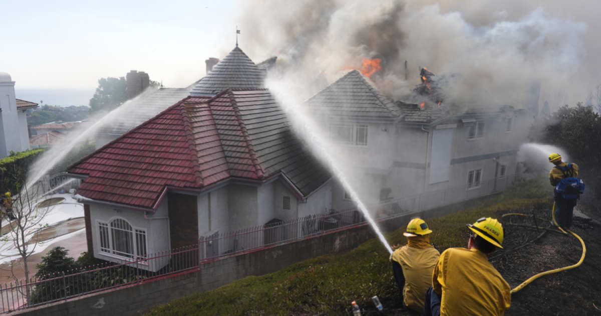 Coastal homes burn as hot winds fuel California fires