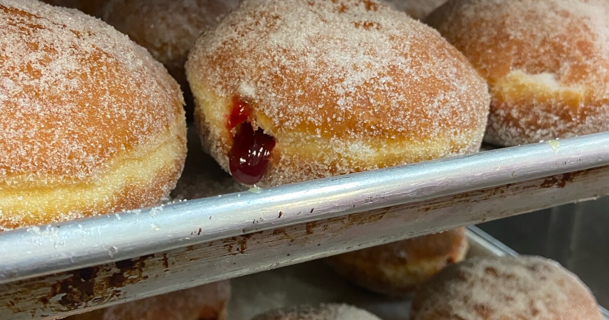 West Allis bakery prepares thousands of paczki for Fat Tuesday