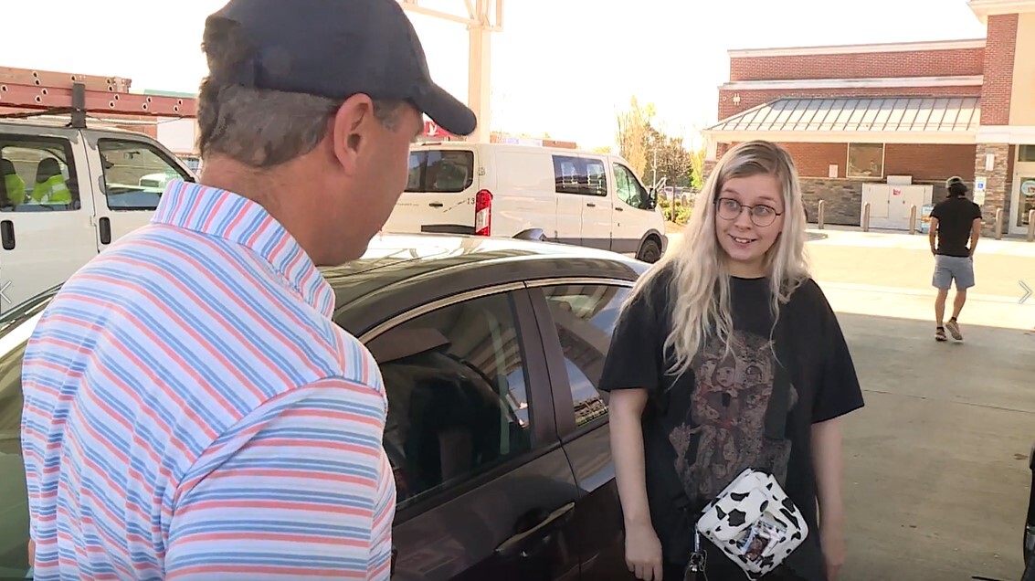 Zach and walter gas gives 03.jpg