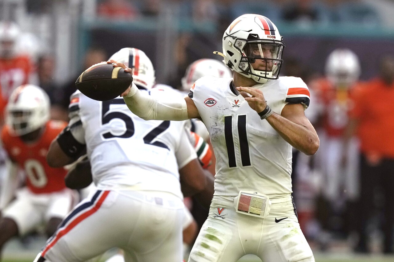 Virginia Cavaliers QB Tony Muskett drops back to pass at Miami Hurricanes, Oct. 28, 2023