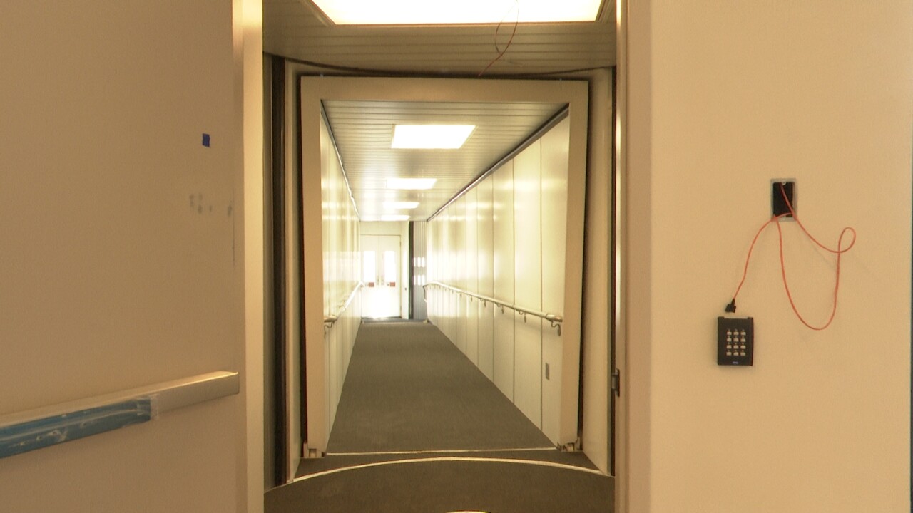 Billings airport concourse jet bridge