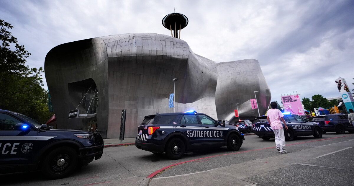 Coverage image for: Shooting at a Seattle food festival leaves 2 dead and wounds 5, fire official says