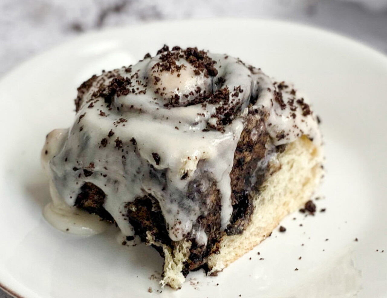 Oreo-Cookie-Cinnamon-Bun.jpg