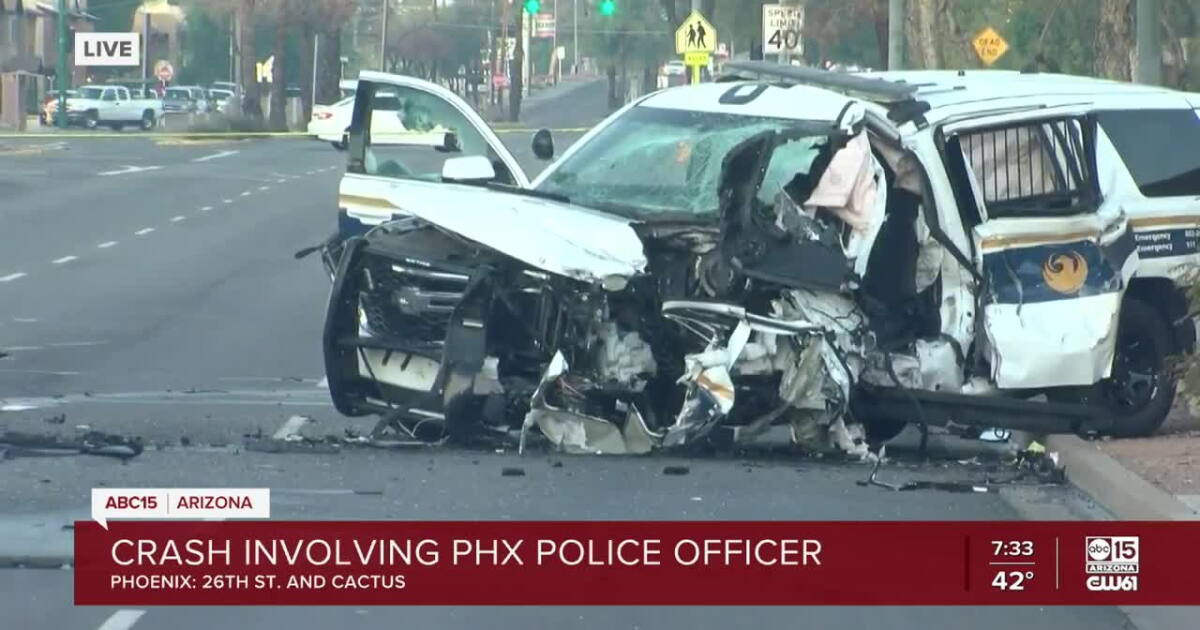 Phoenix officer hurt in crash with wrong-way driver