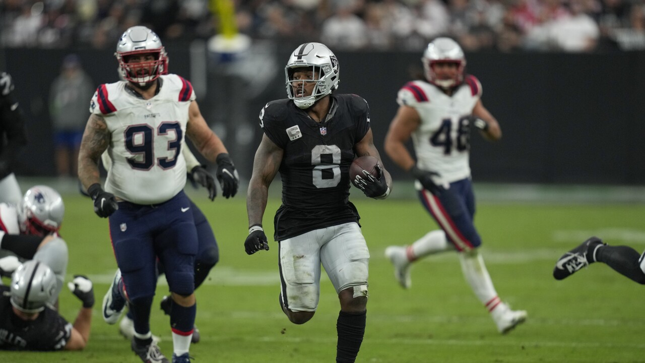 Patriots Raiders Football