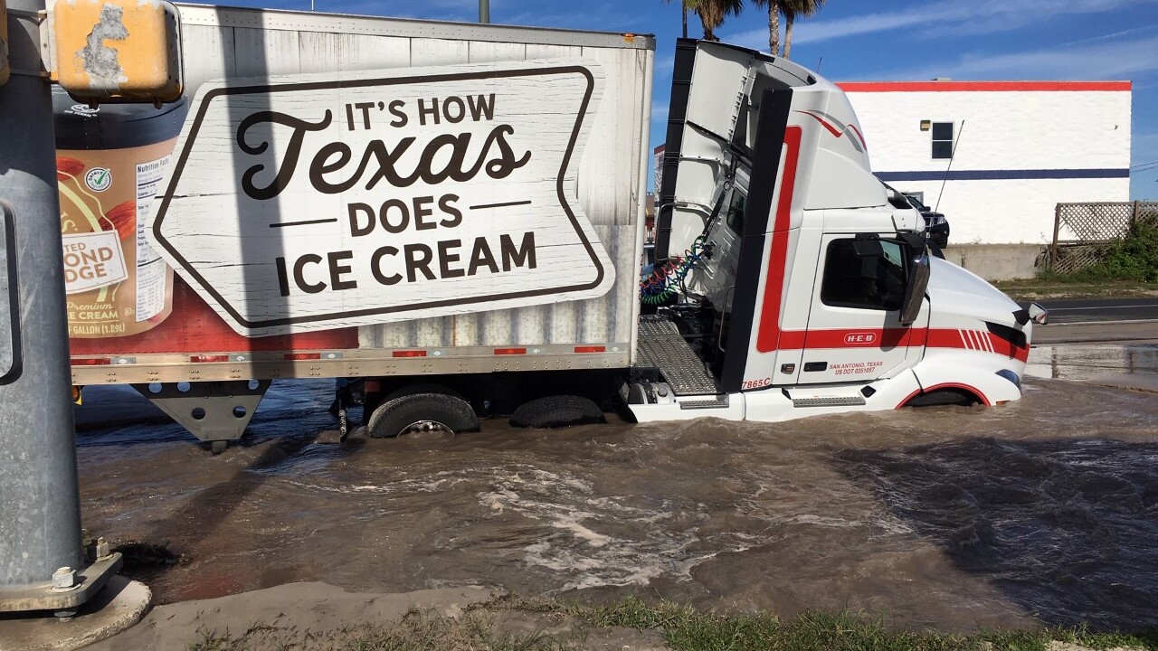 18wheeler crash shuts down portion of Waldron Road