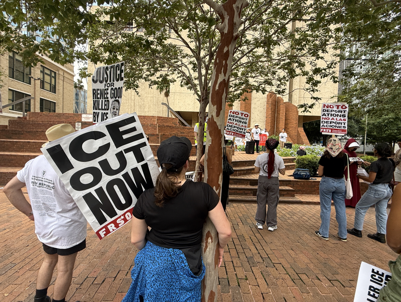Dozens rally in downtown Tampa demanding justice after ICE shootings in Maine and Texas1.png