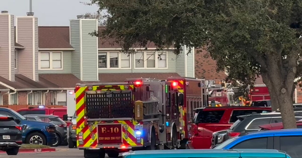 Oso Complex Fire Crews work to extinguish apartment fire on SPID near Oso Bay