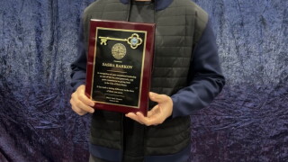 Florida Captain Alexsander Barkov holds the key to the city proclamation awarded to him by the Boca Raton Mayor