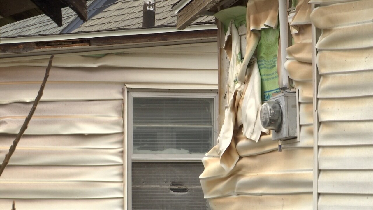 010321 DAMAGED SIDING CLOSE.jpg