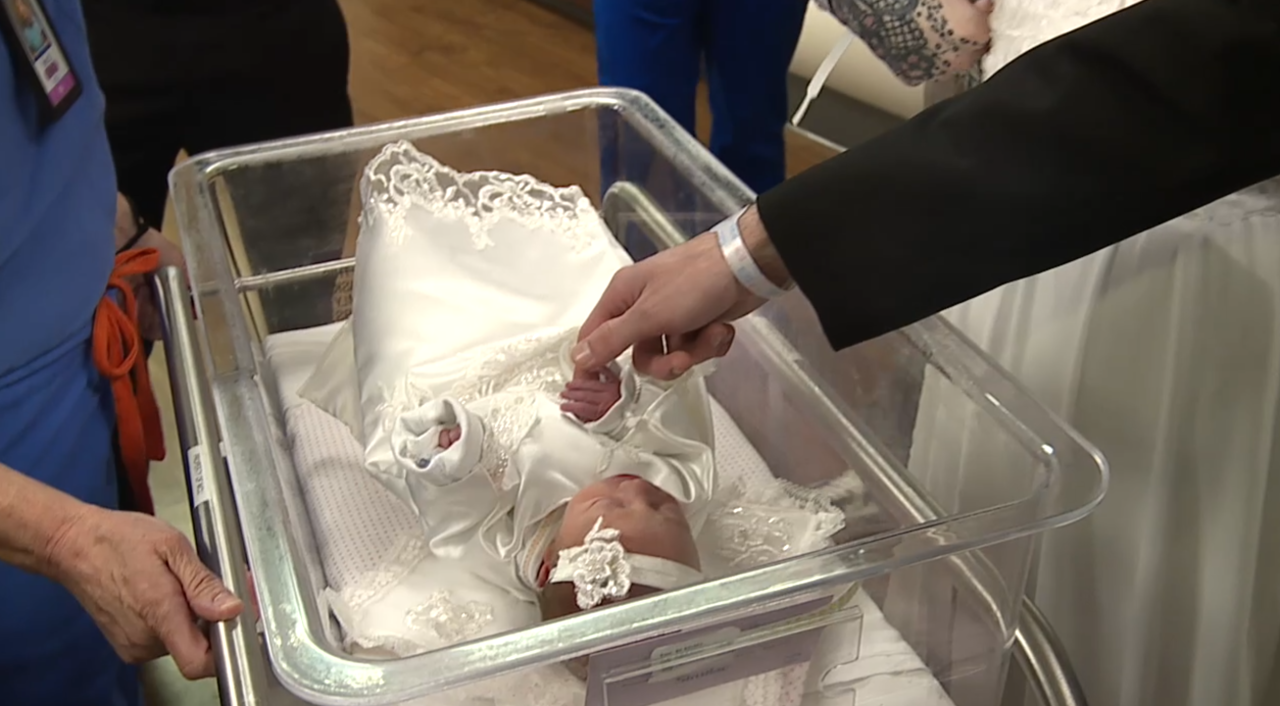 Las Vegas baby arrives early, turns family vacation into a wedding and birth in one day