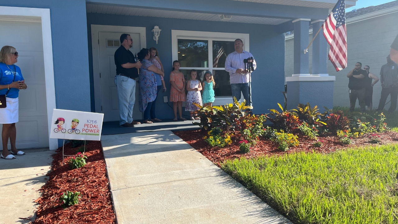 Community rallies with Habitat for Humanity to help Pinellas County family
