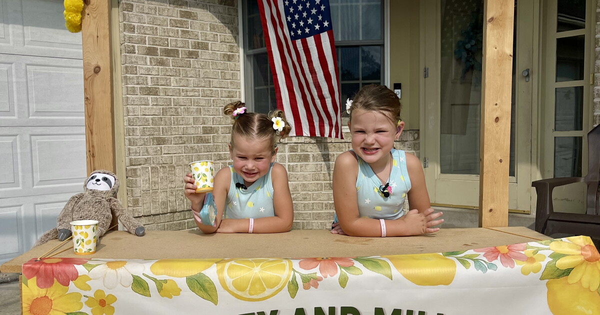 Oconomowoc sisters raise $11,000 at 'LemonAID' stand