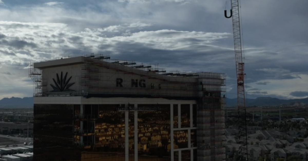 Durango Letters Durango Casino adds letters to tower as construction continues