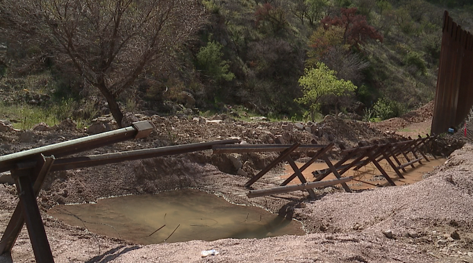 Crossing in Camouflage: Drug packers, people avoiding law enforcement cross when they think no one's looking