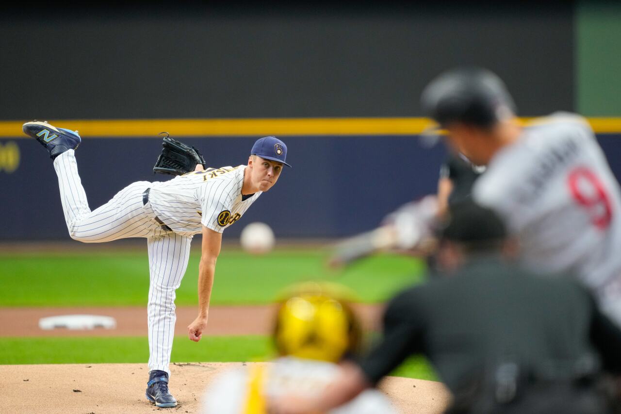Twins Brewers Baseball